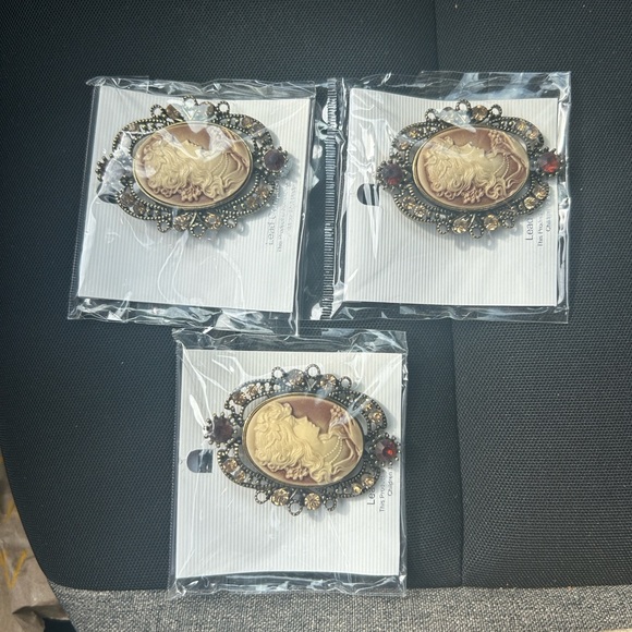 Jewelry - Vintage-Inspired Cameo Brooches Set - Gold & Ivory Accents 3pk